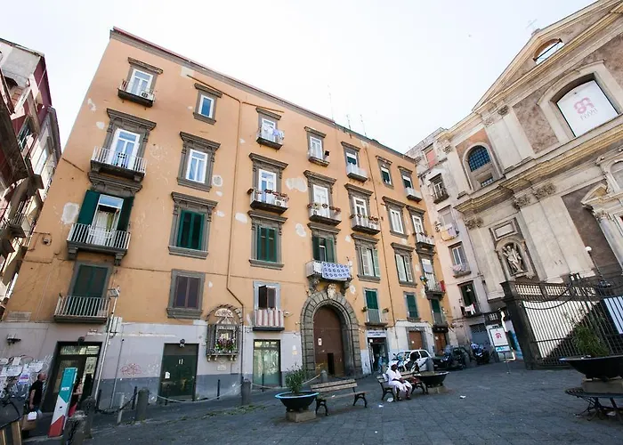 Largo Donnaregina Home