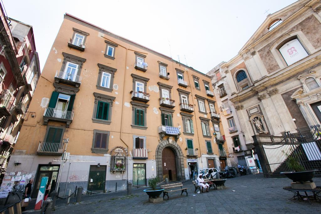 Largo Donnaregina *