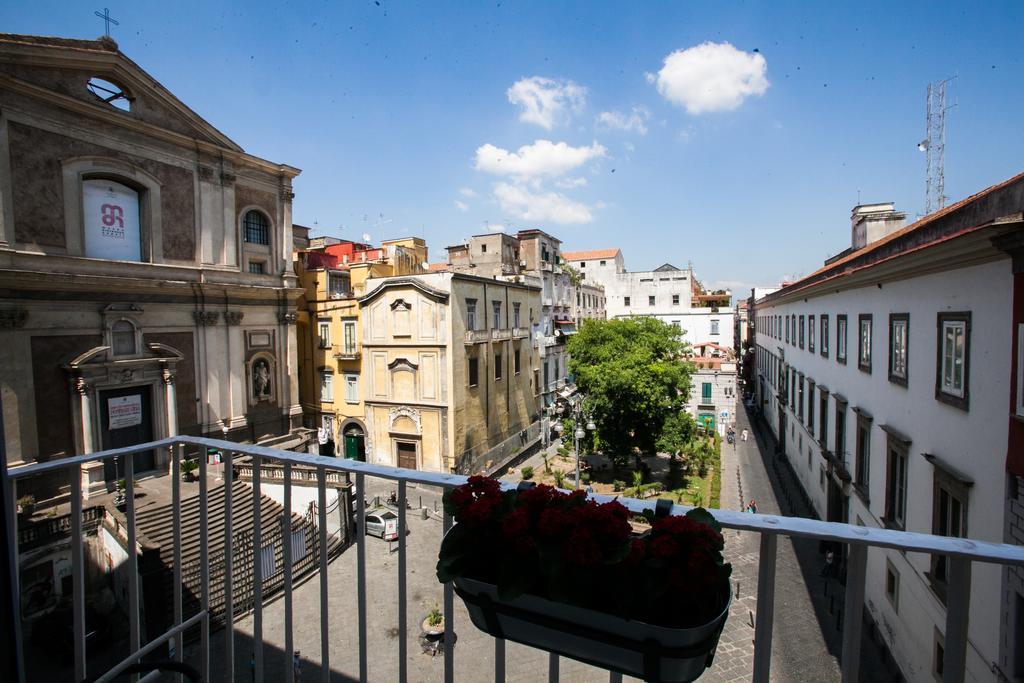 Largo Donnaregina Apartment